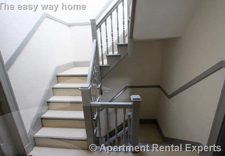 43 Ivaloo St #2 — Photo 3
