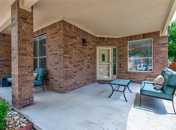 4th image of 2102 Fall Creek Dr