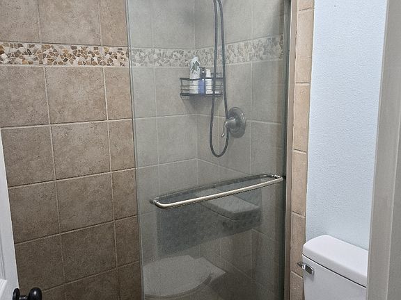 5th image of 868 Rosewood Ln