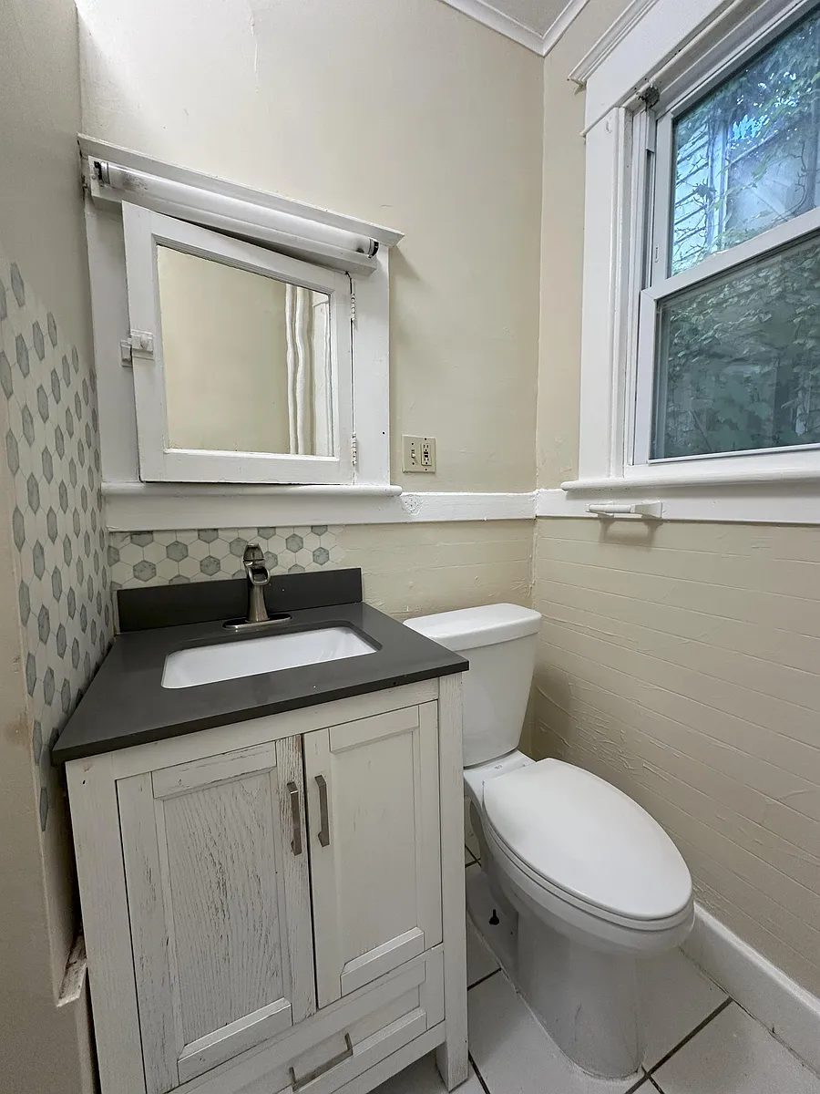 Building Photo - 441 Ontario St #1
