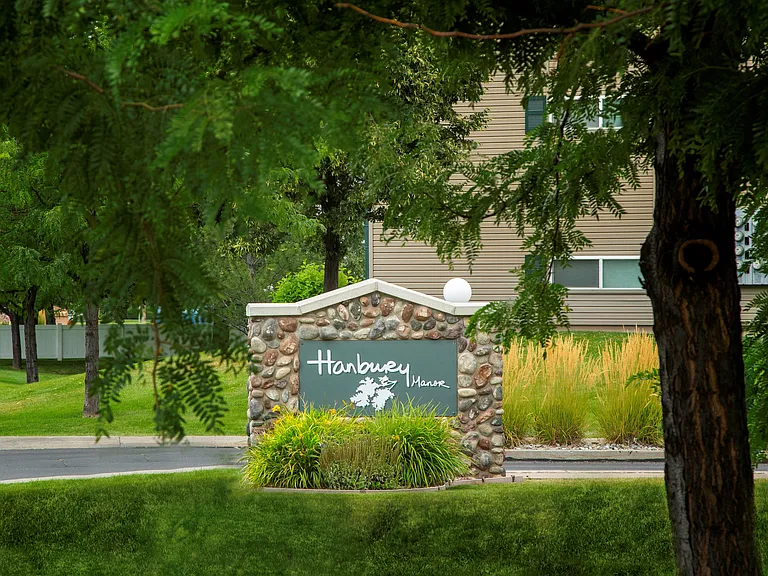 Hanbury Manor Apartments — Photo 19
