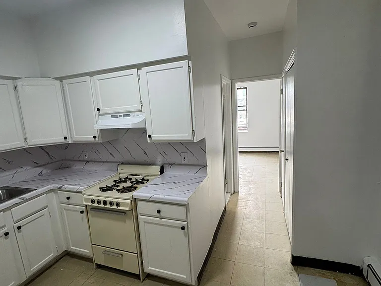 142 Orchard St #2R — Photo 6