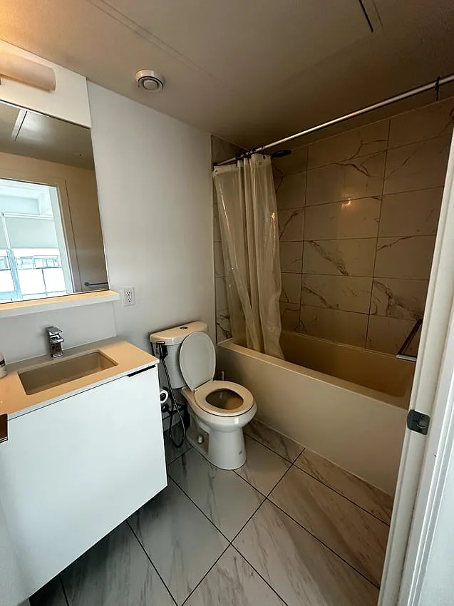 Master Room - Church St & Wood St — Photo 4