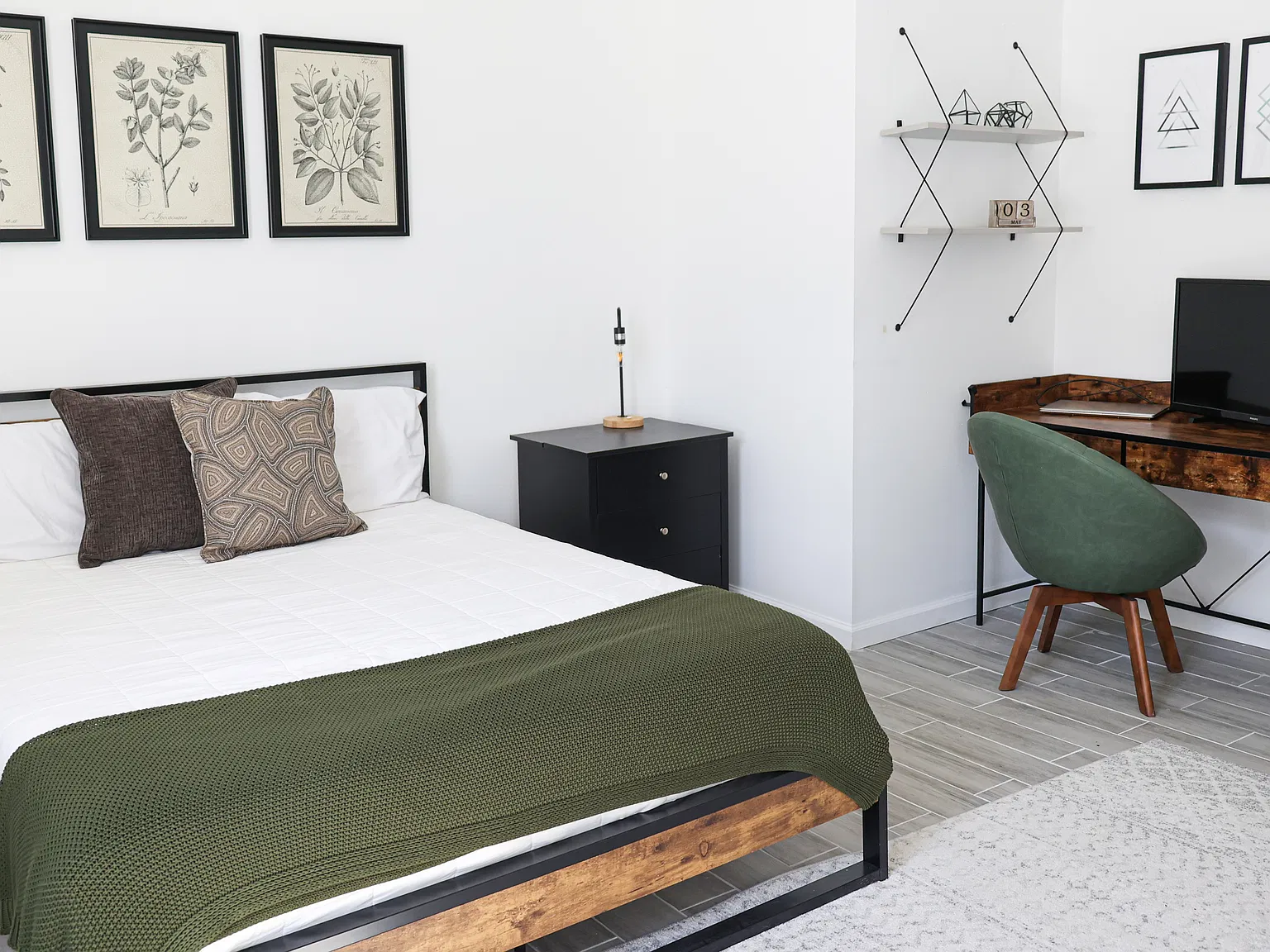 5 bed, $4,500 — Photo 1