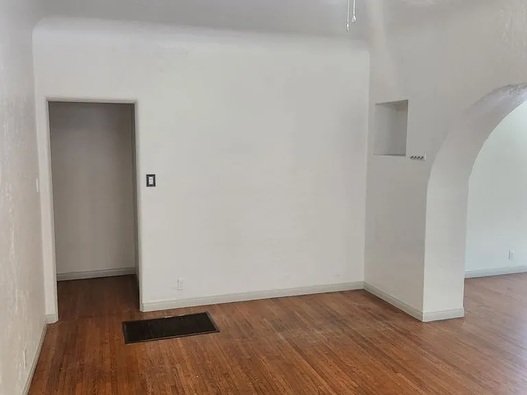 1451 S Fairfax Ave — Photo 21