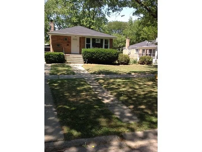 14420 Woodlawn Ave photo 1
