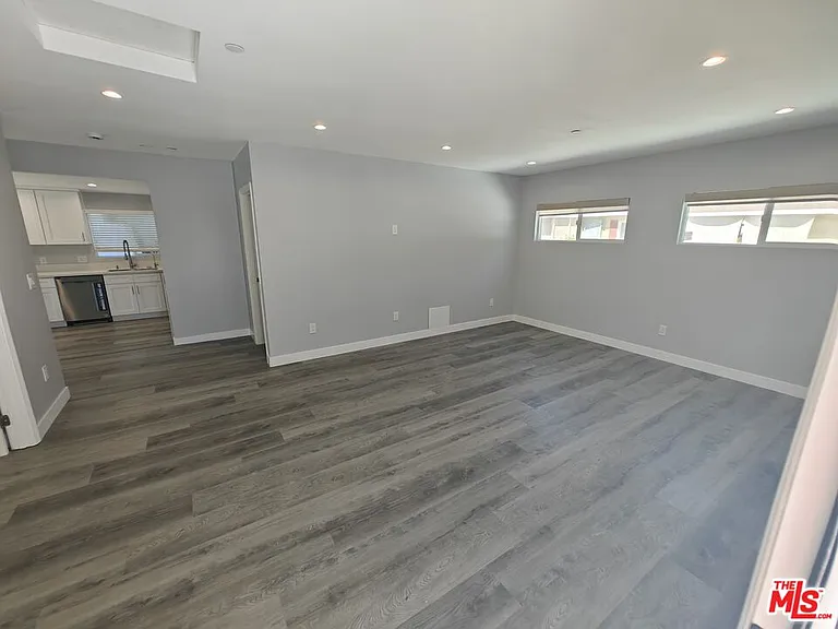 8617 Hatillo Ave — Photo 2