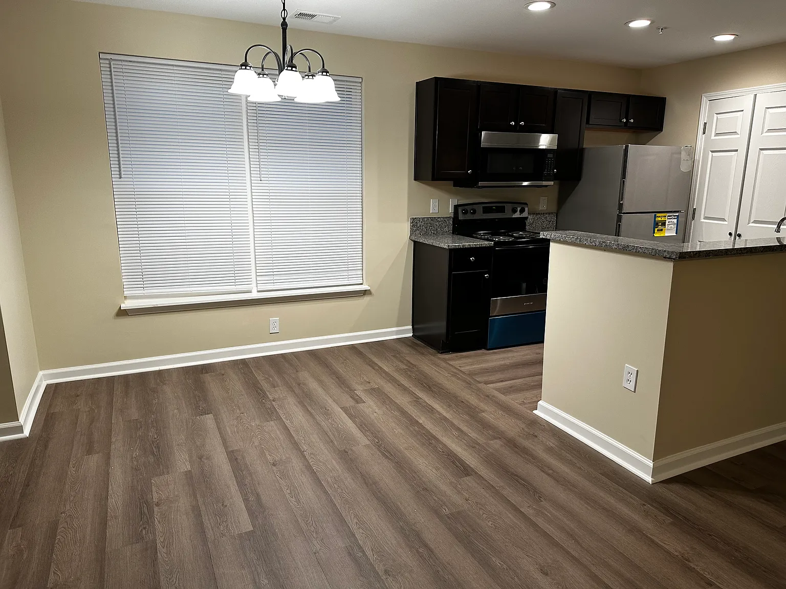 2 bed, 925 sqft, $1,450 — Photo 2