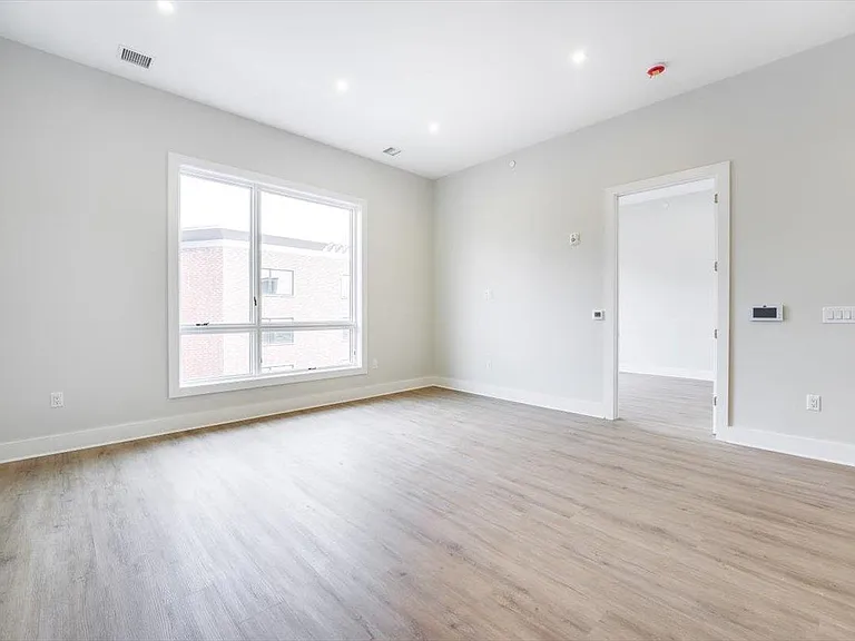 667-665 Grand St #403 — Photo 11