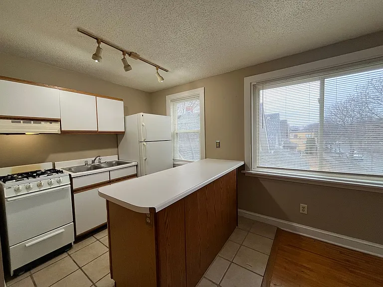 535 Asbury — Photo 32