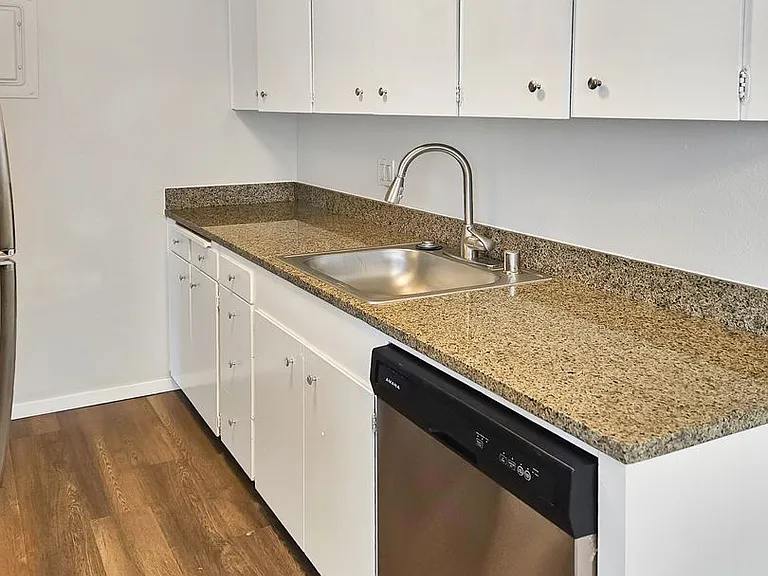 1002 N J St #14 — Photo 5
