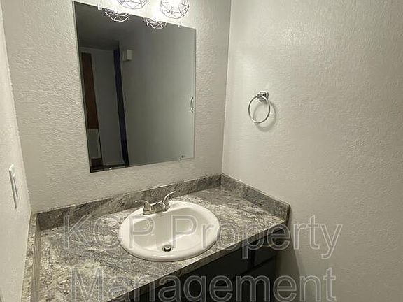 5th image of 340 W Dogwood St #3