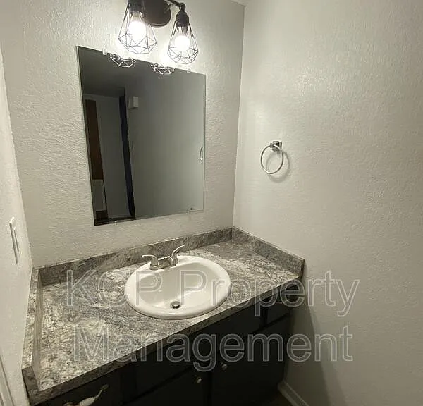 340 W Dogwood St #3 — Photo 5