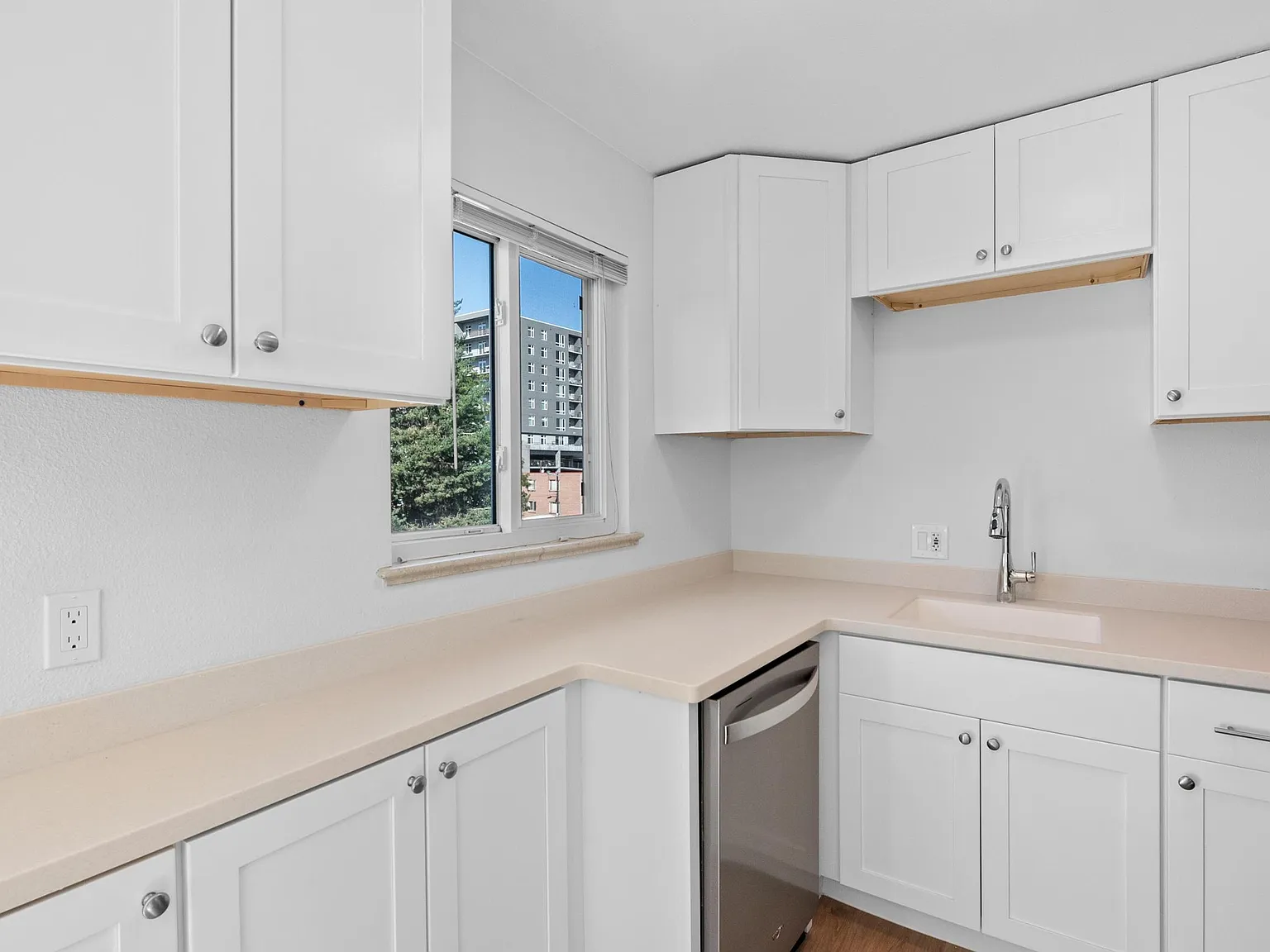 2 bed, 725 sqft, $1,650 — Photo 4
