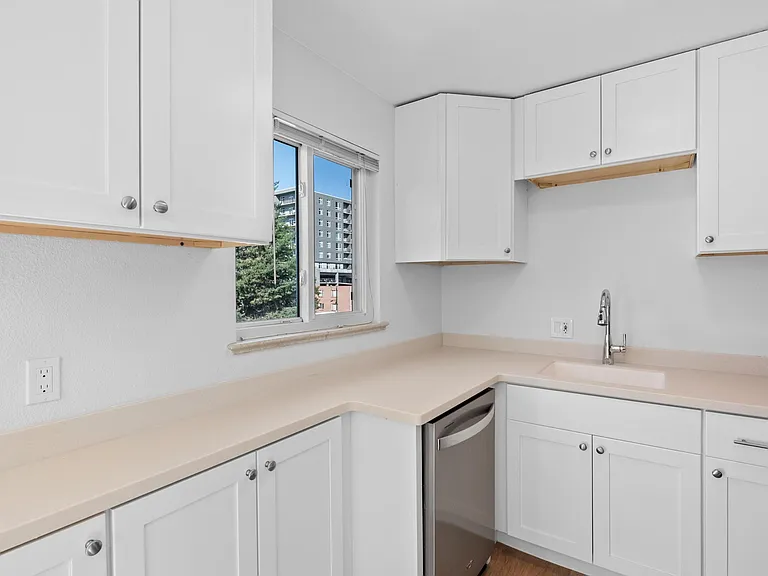 2401 E Warren Ave — Photo 6