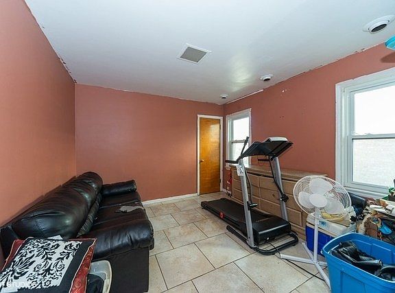 5th image of 305 Granville Ave