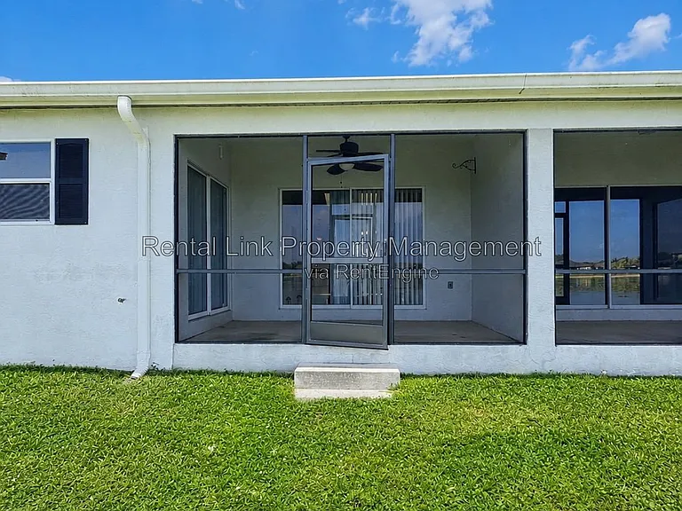 320 SW 3rd Pl #3 — Photo 26