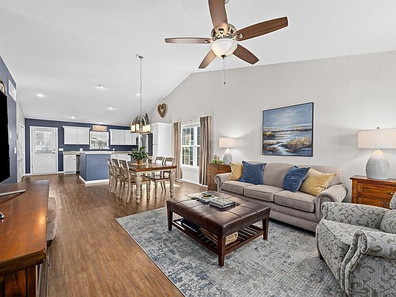 4th image of 1556 Parkview Ln
