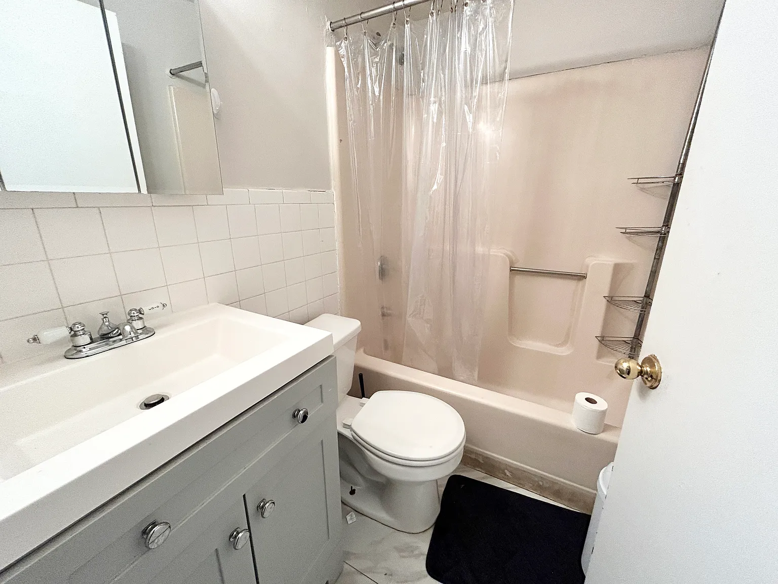 3 bed, 9999 sqft, $4,200 — Photo 3