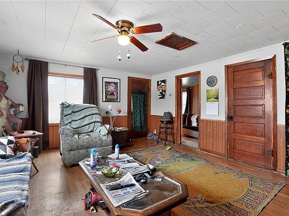 4th image of 1002 Cora Avenue