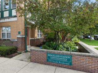 255 South Blvd APT 4, Oak Park, IL 60302