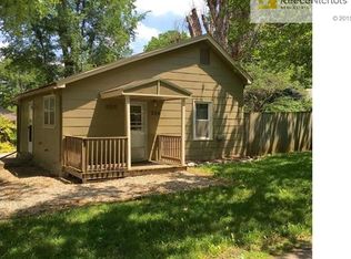 208 7th Ave S, Greenwood, MO 64034