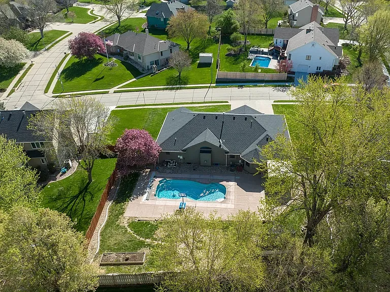 1802 Barrington Pkwy — Photo 3