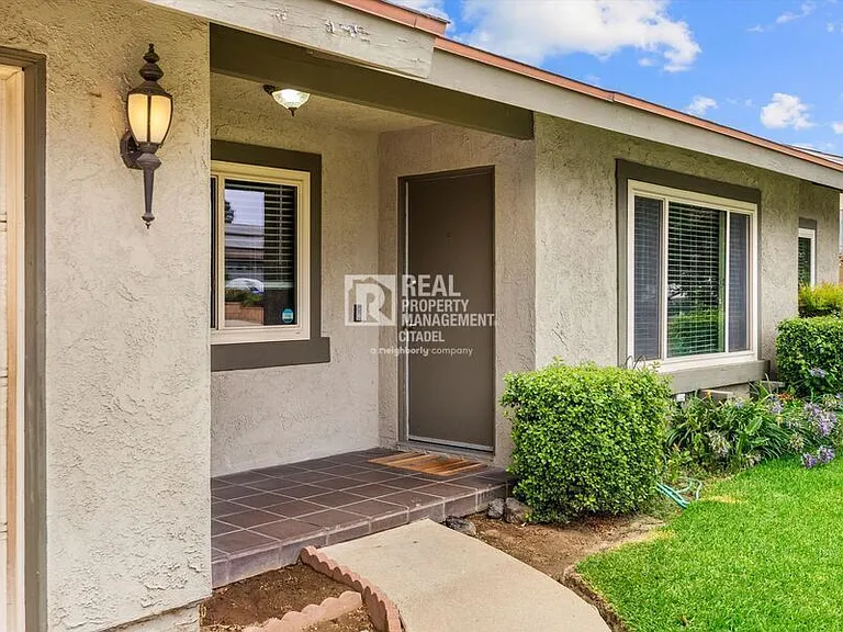 7970 Cambridge Ave — Photo 3