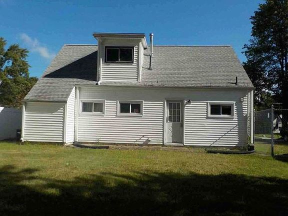 2nd image of 4215 Woodmere Dr