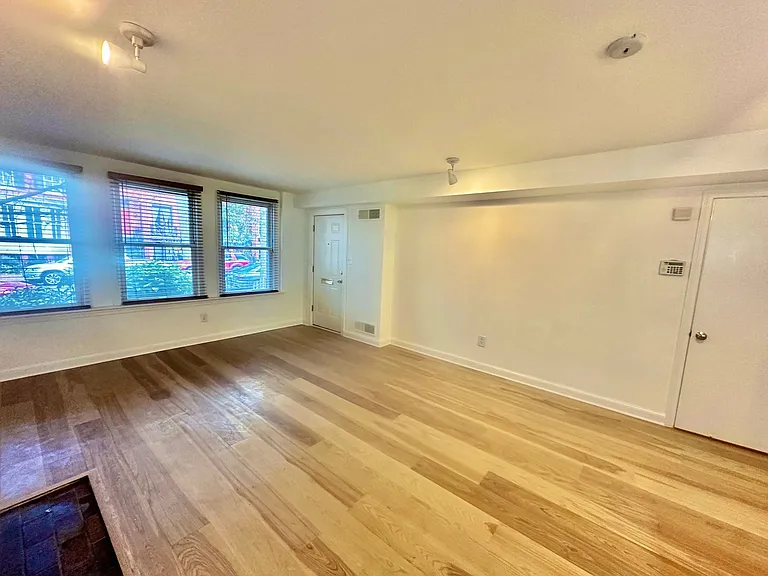 815 E St SE #1 — Photo 6