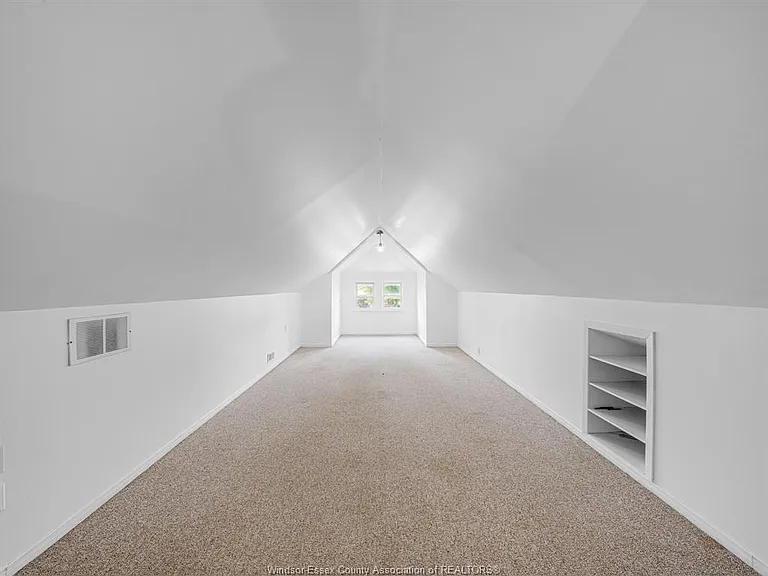 3999 Grand Marais Rd E — Photo 15