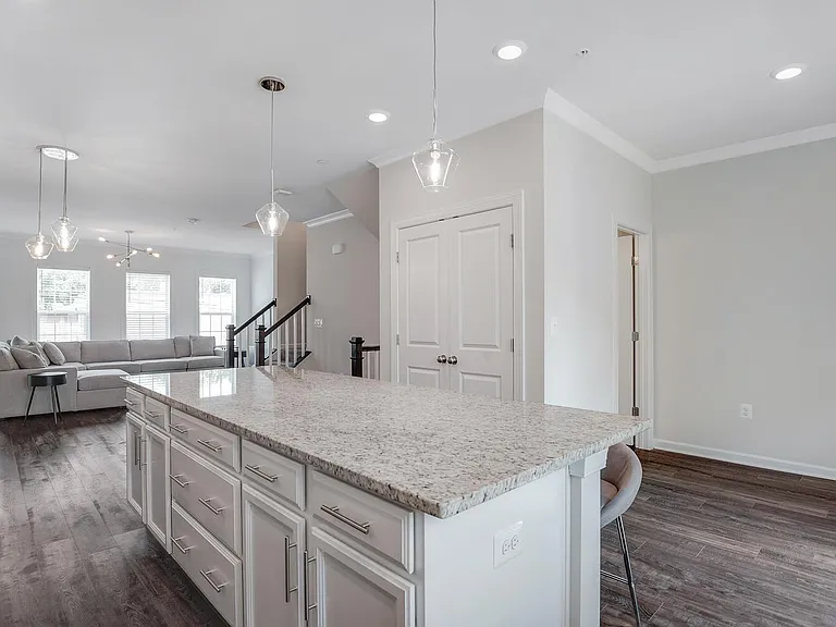 4725 Cherokee St — Photo 16