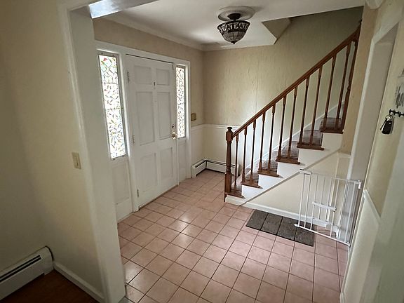 5th image of 51 Clintonwood Dr