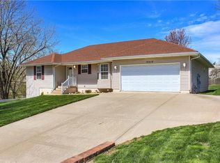 18218 Hidden Valley Rd, Independence, MO 64057