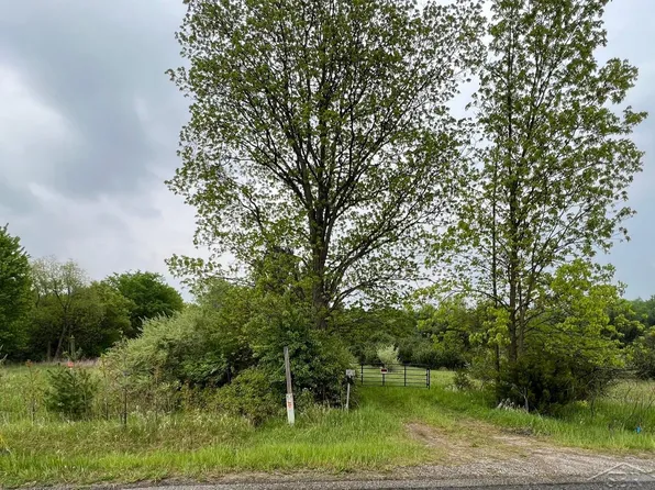 5622 N Water Rd, Sanford, MI 48657