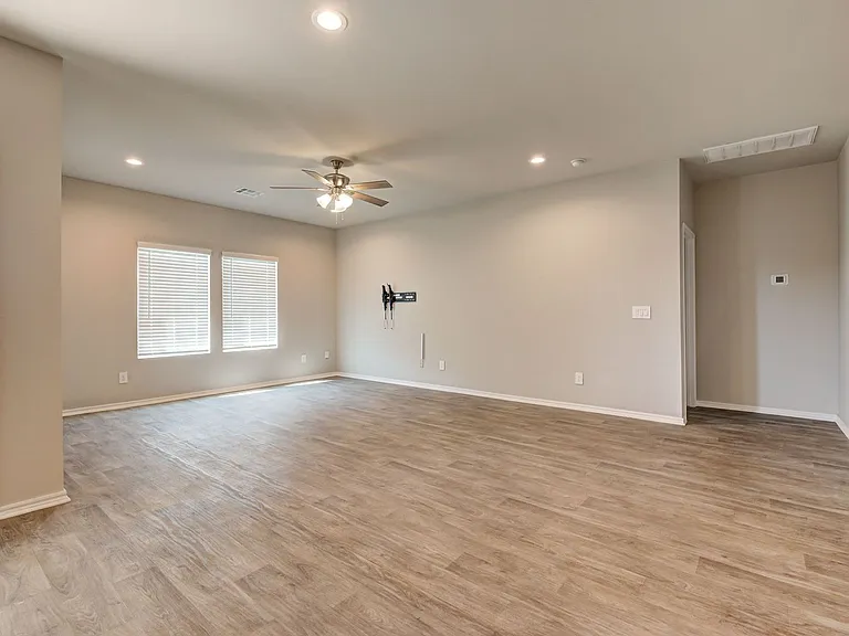 10516 NW 24th St — Photo 9