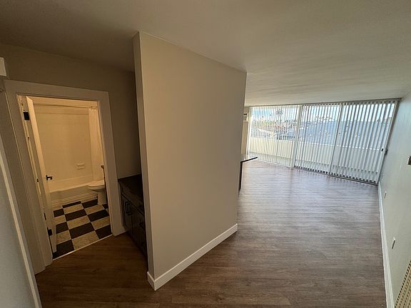 2nd image of 1830 N Kingsley Dr APT 306