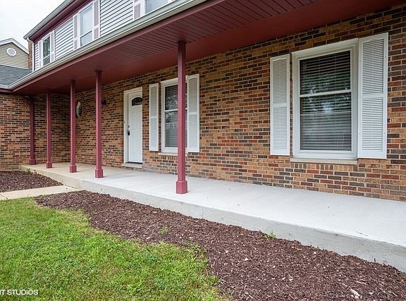 3rd image of 3860 Anjou Ln