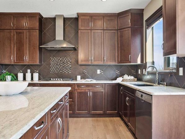 212 W Cranarch Cir SE, Calgary, AB T3M 0S4