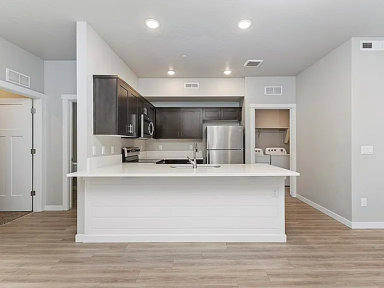 Latitude 40 One Bedroom Kitchen