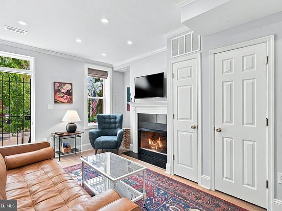 3rd image of 515 9th St SE