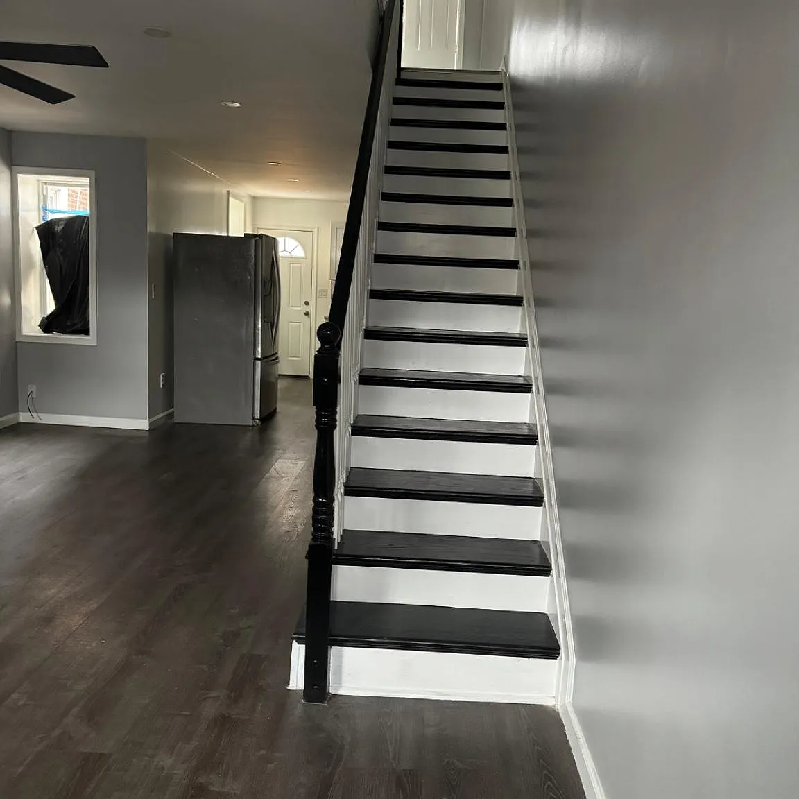 3 bed, 1.0 bath, 1064 sqft, $1,300 — Photo 2