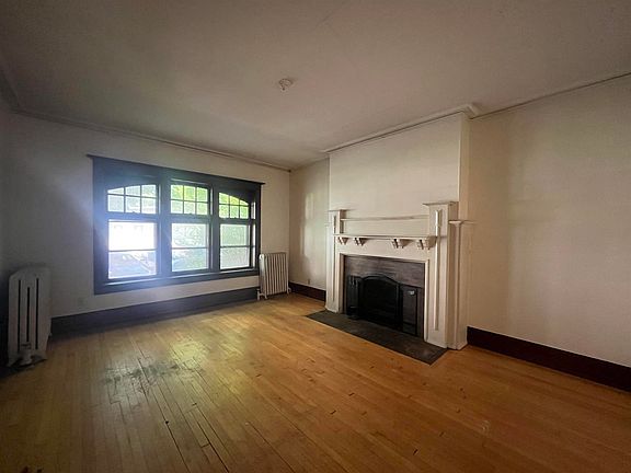 3rd image of 1822 N Cambridge Ave #1