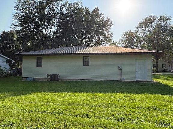 5th image of 211 Belmont Dr