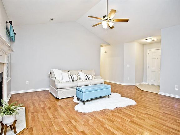 5th image of 7 Dinton Cir