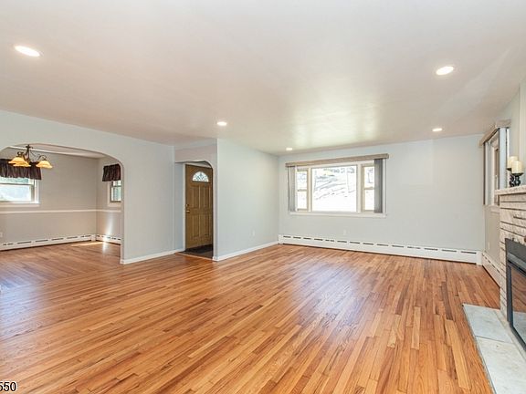 4th image of 42 Everdale Rd