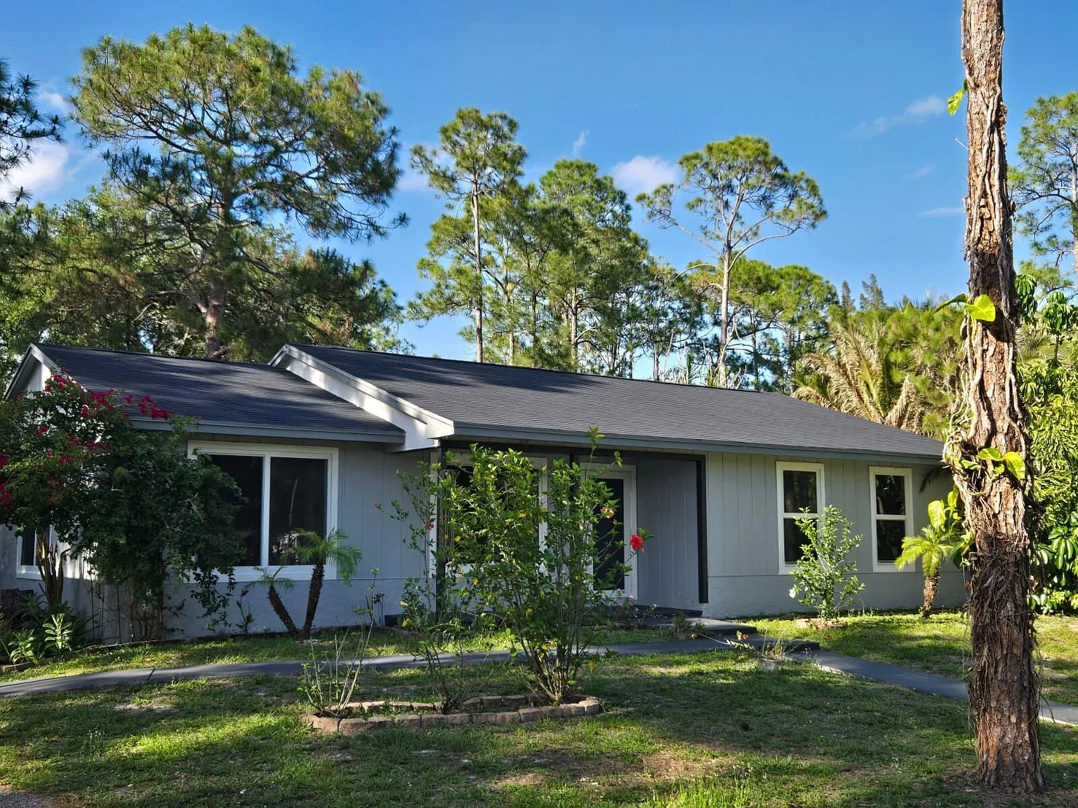 3 bed, 2.0 bath, 1305 sqft, $4,200 — Photo 1