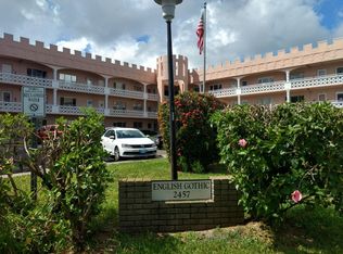 2457 Ecuadorian Way APT 11, Clearwater, FL 33763