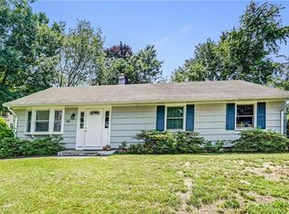 21 Indian Field Rd, Bridgeport, CT 06606