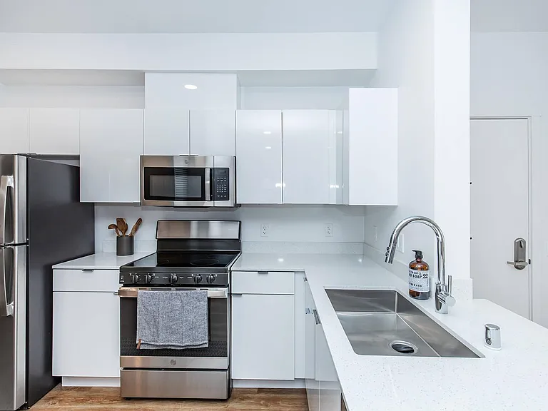 Mossdale Landing - Brand New Apartment Homes — Photo 27